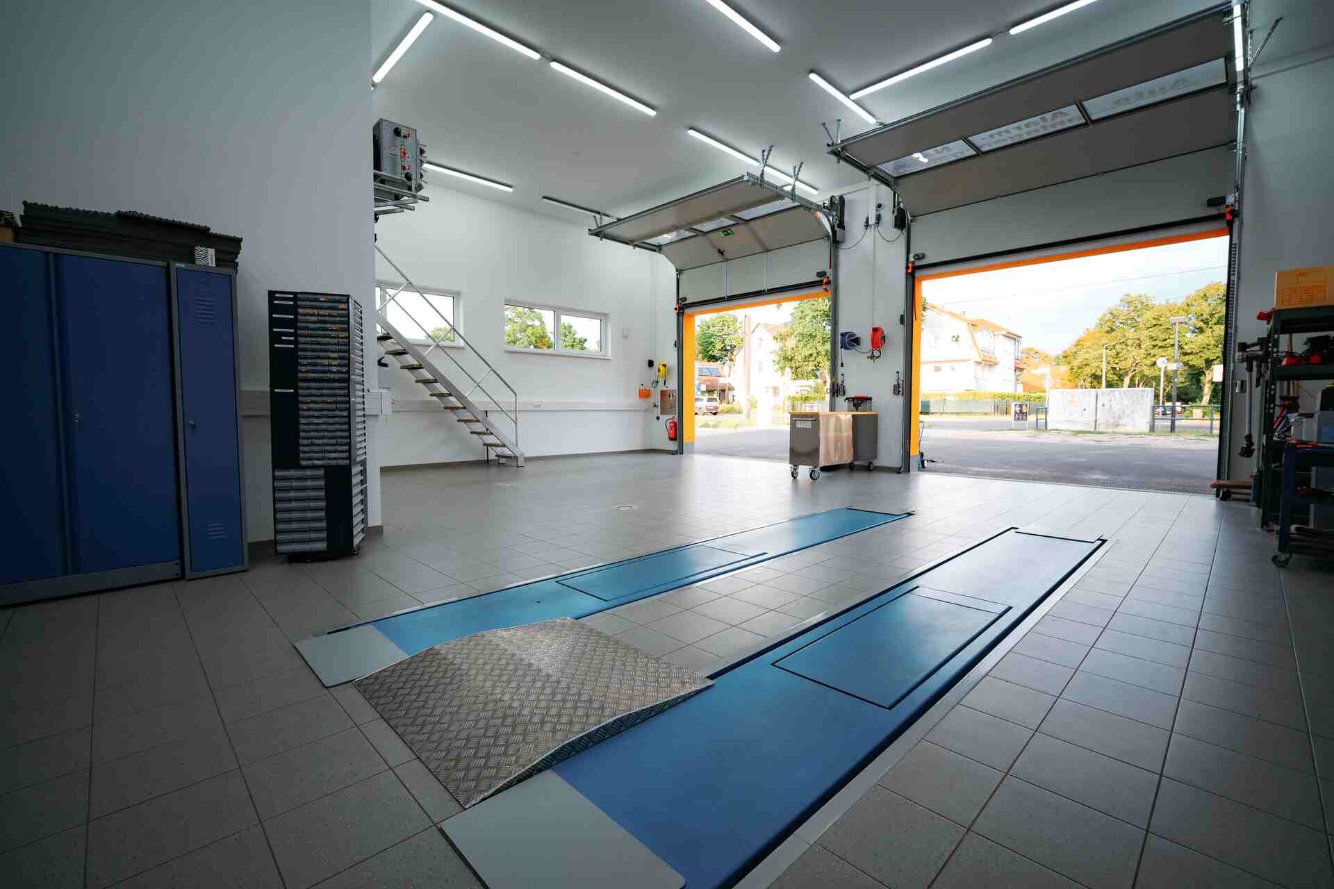 A garage in texas kept cool by a spot cooler